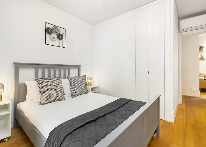 Whome Urban Elegance: A Modern Haven In Lisbon's Heart *