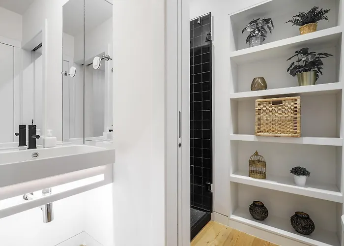 Whome Urban Elegance: A Modern Haven In Lisbon's Heart