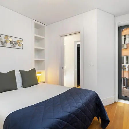 Whome Urban Elegance: A Modern Haven In Lisbon's Heart 리스본
