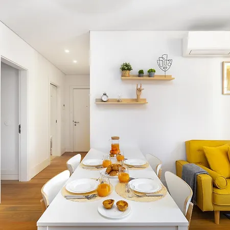 Whome Urban Elegance: A Modern Haven In Lisbon's Heart 아파트 *